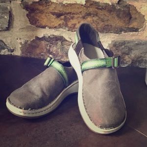 CHACO Pedshed NEW khaki brown W 7